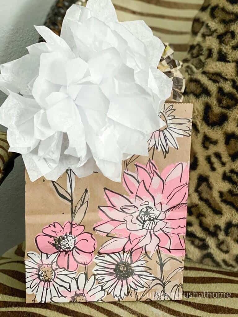 easy-gift-bow-using-tissue-paper white