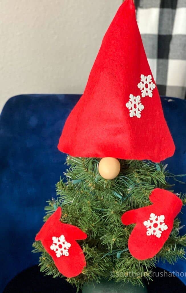 GNOME DIY Christmas Tree without holly
