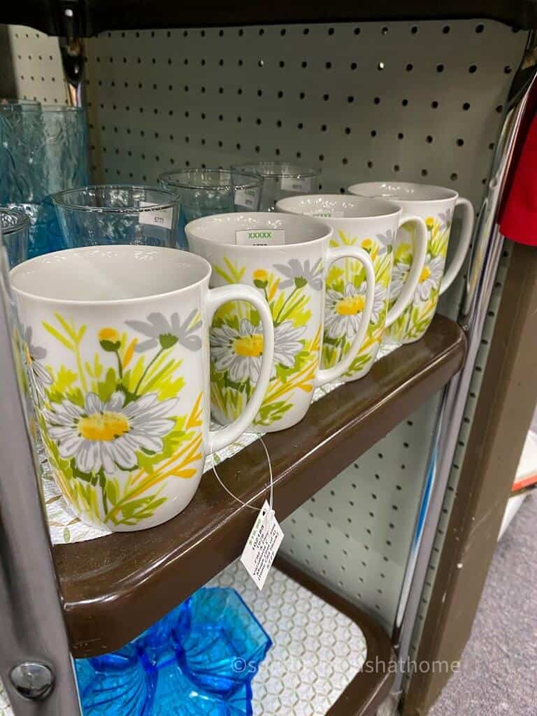 daisy tea cups