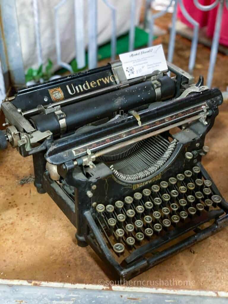vintage underwood typewriter