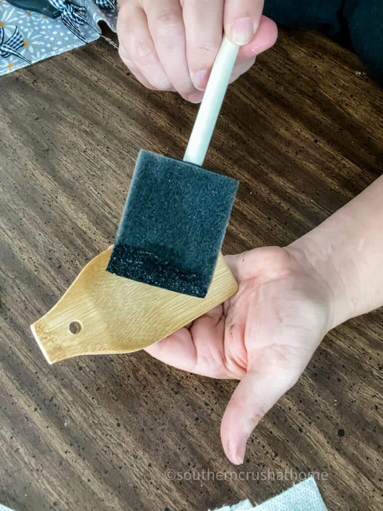 painting wooden spatula