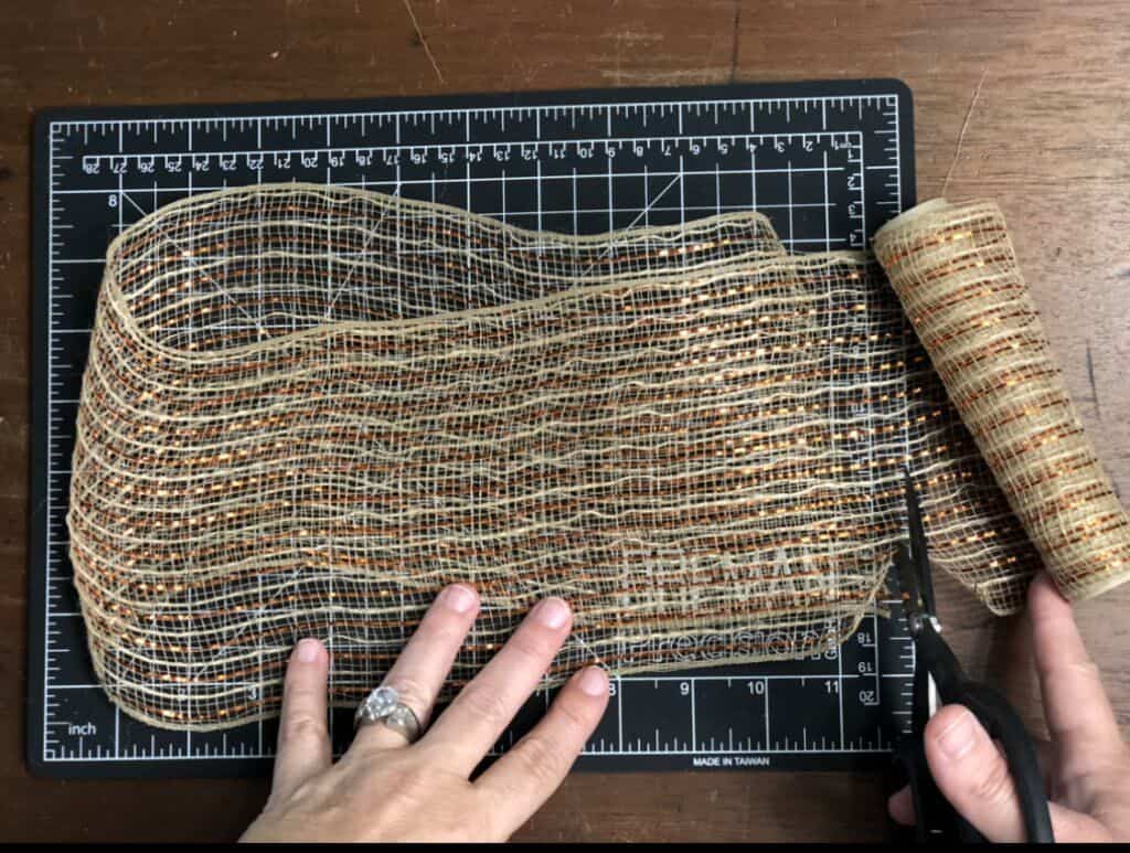 cutting deco mesh