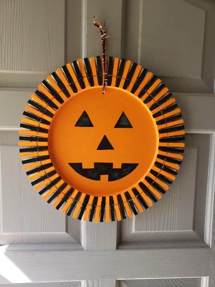 pumpkin wreath with clothespins