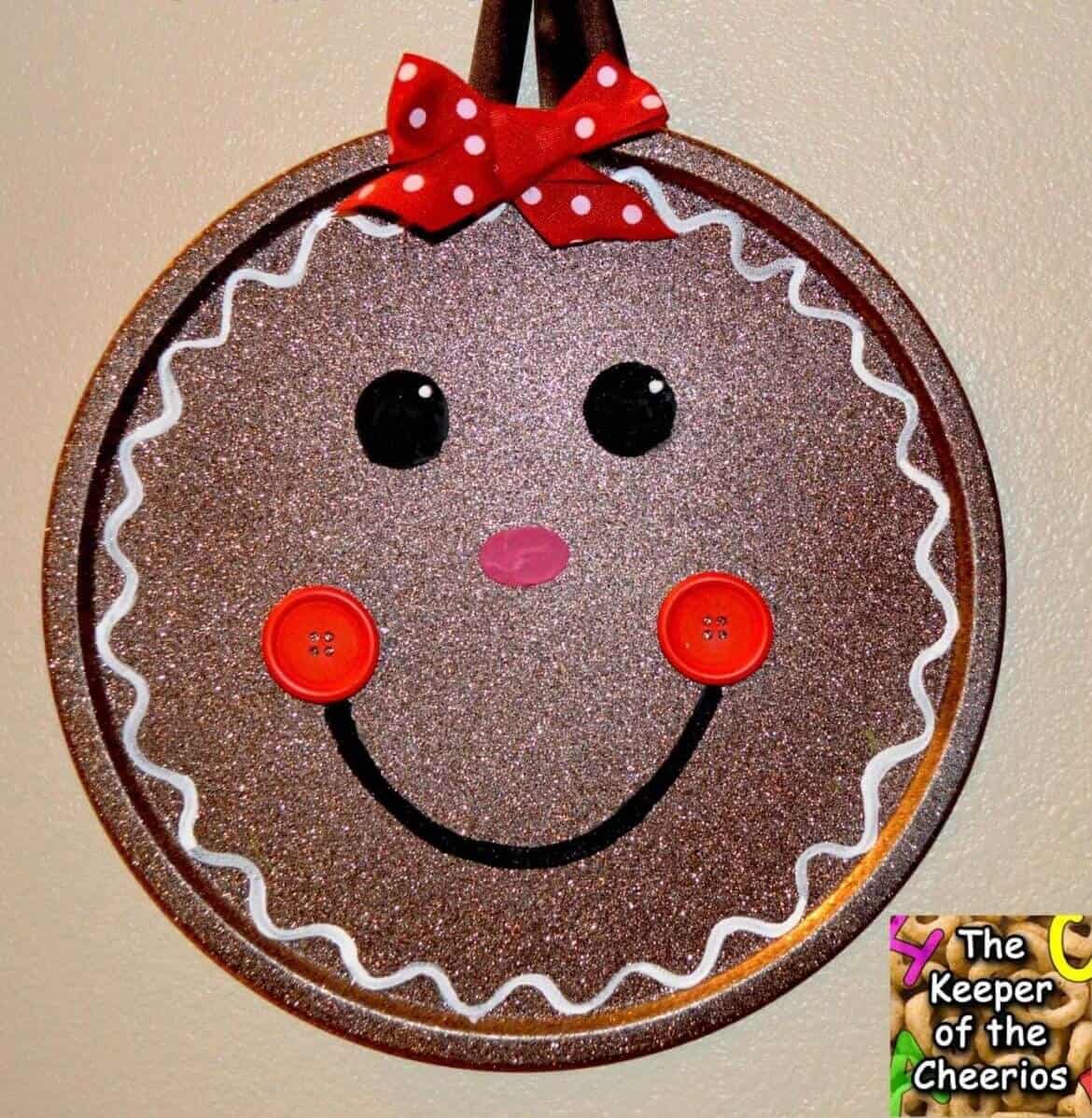 Gingerbread ornament pizza pan