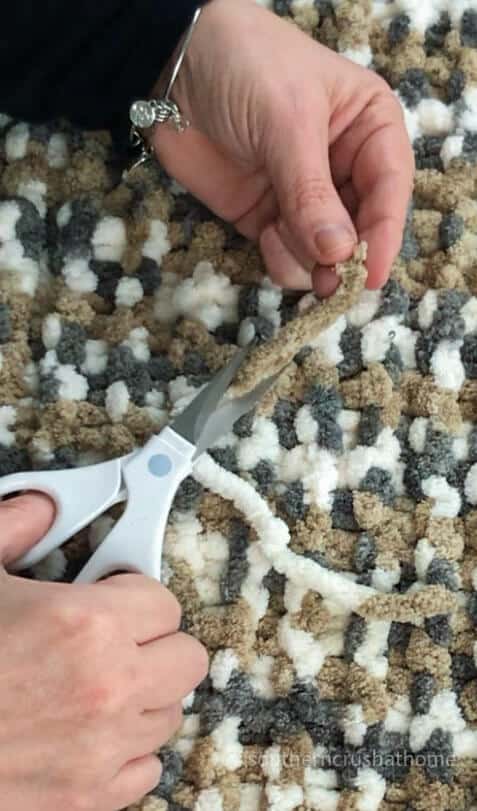 trimming end pieces on back of chunky blanket