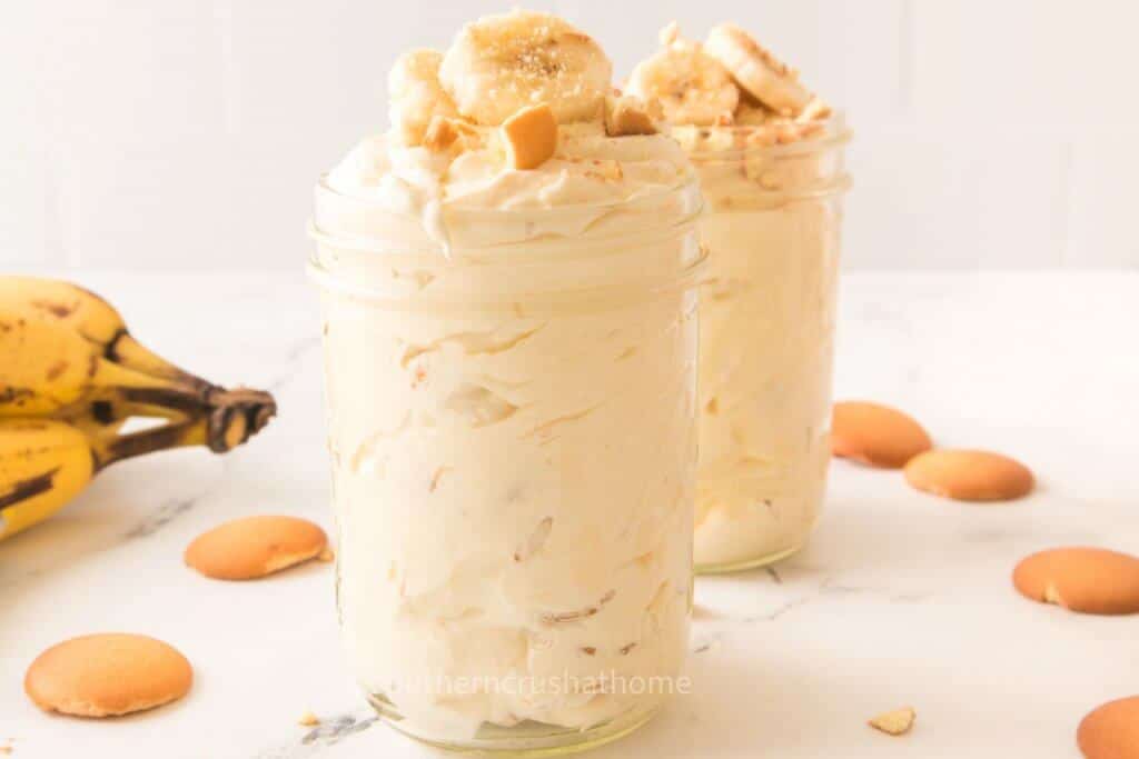 banana pudding in mason jars