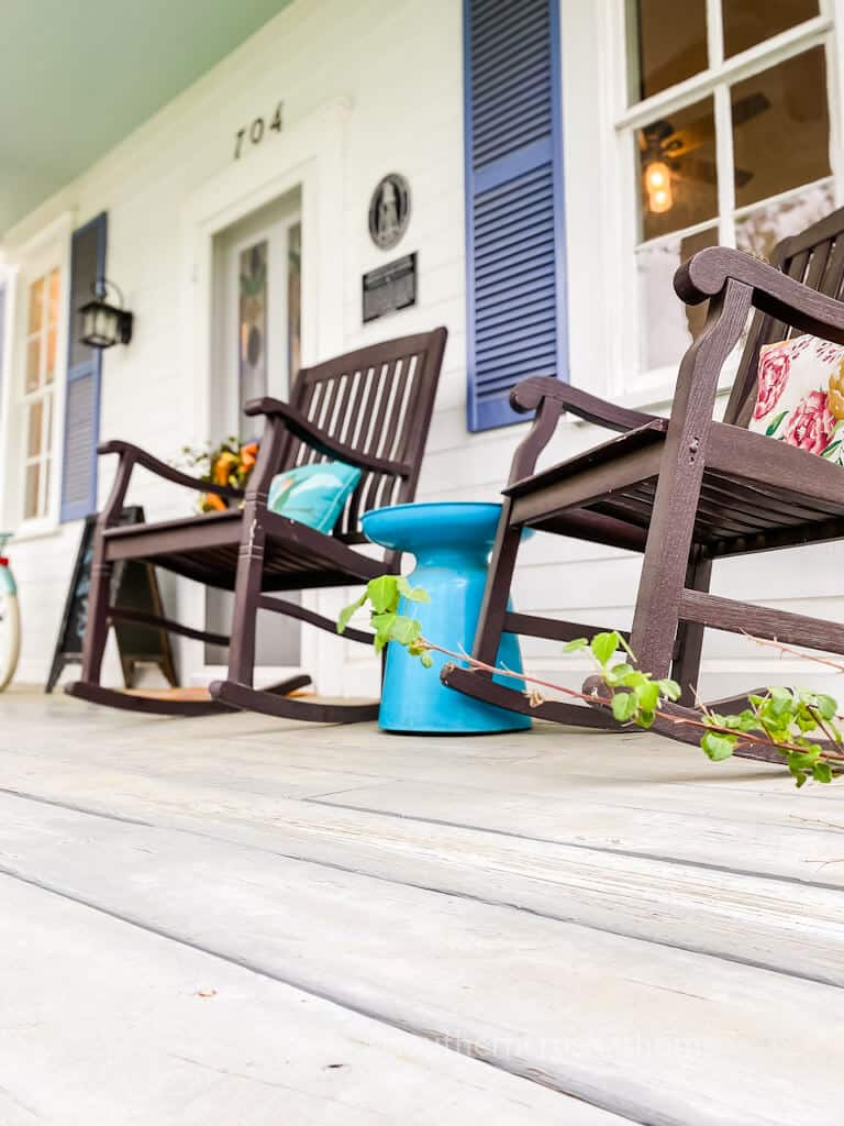rocking chairs on front porch