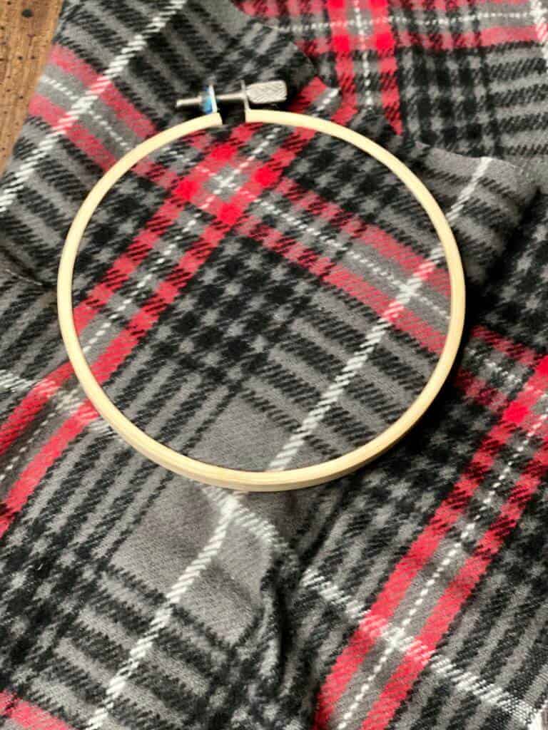 embroidery-hoop-ornament-placement