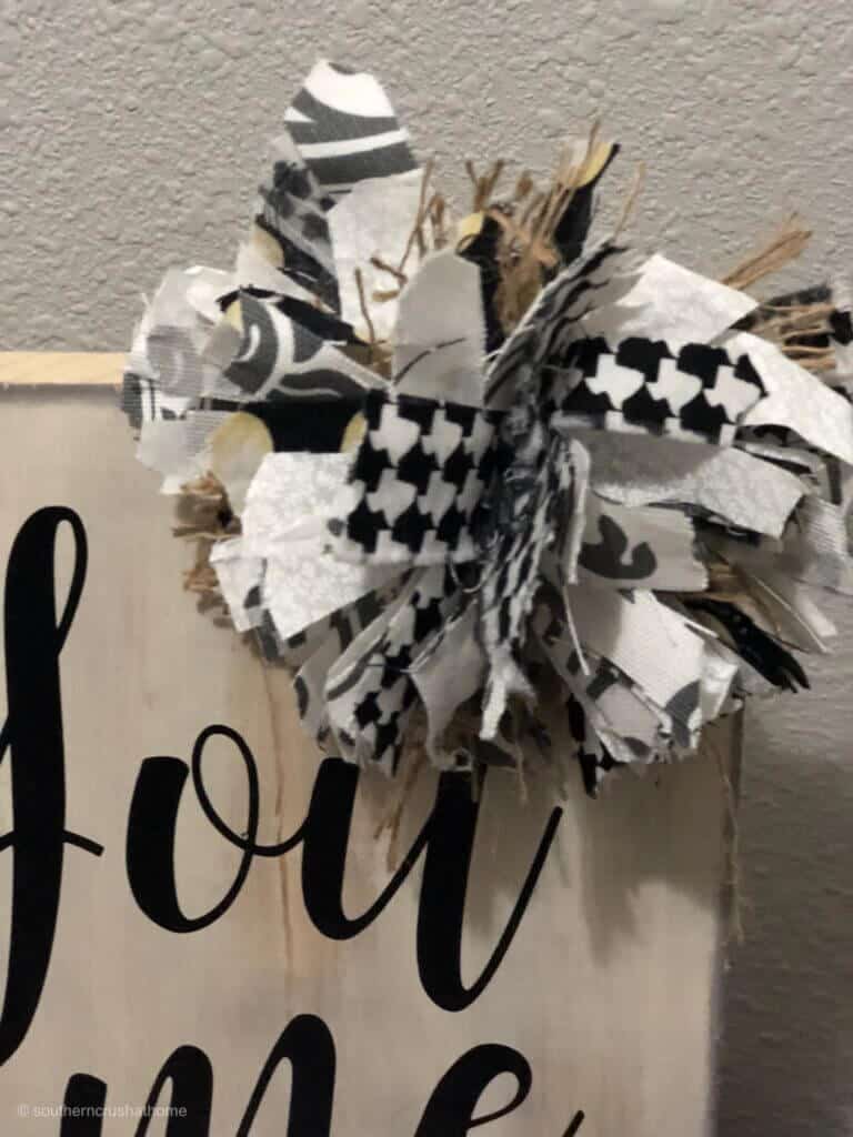 diy-easy-scrap-material-messy-bow-center