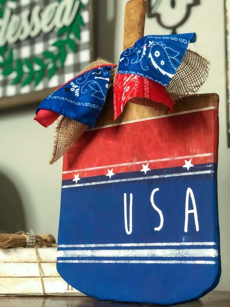 patriotic-cutting-board-decor-final-angle