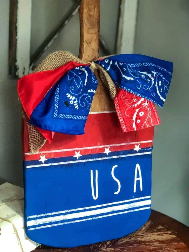 patriotic-cutting-board-decor-final-angle 