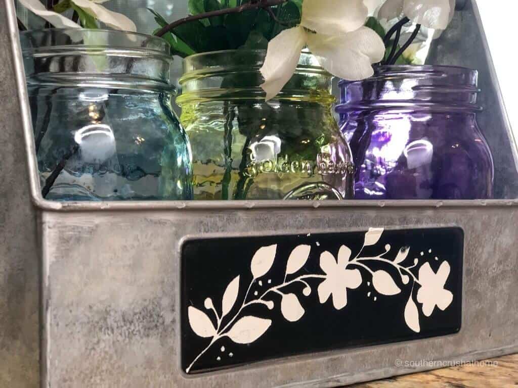 Painting mason jars and using them in home decor