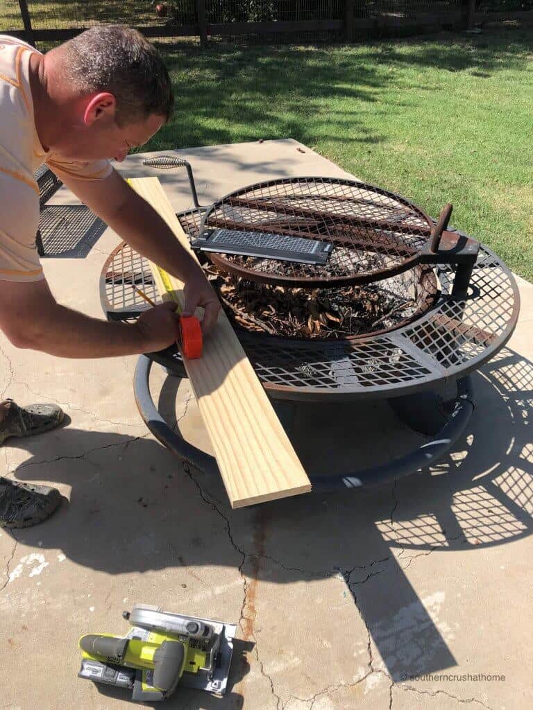 Cutting wood for a DIY shelf