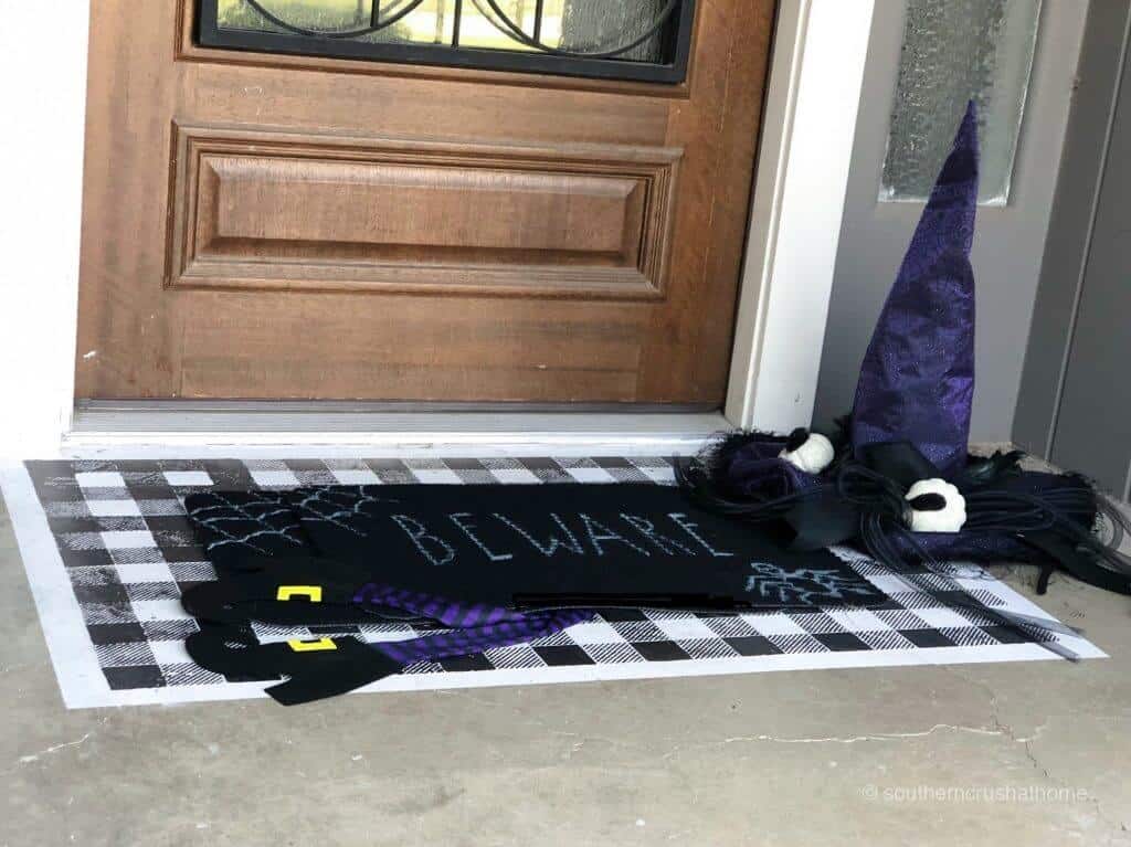 Halloween-stenciled-doormat-diy-flat