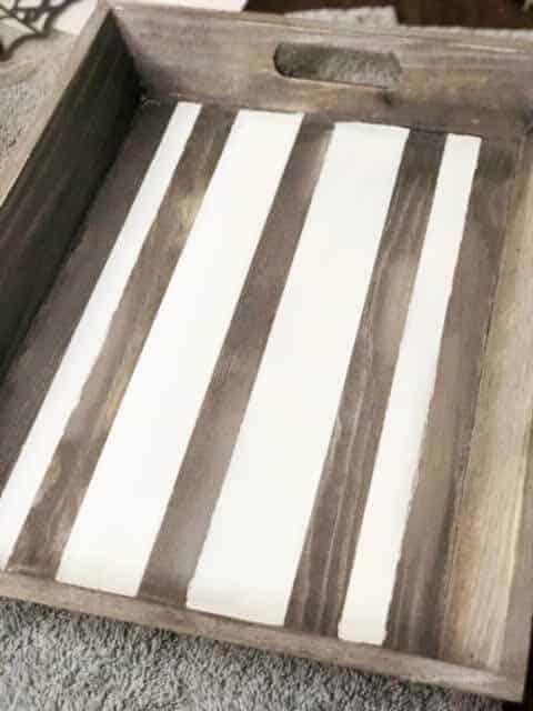 White lines on a wooden tray 