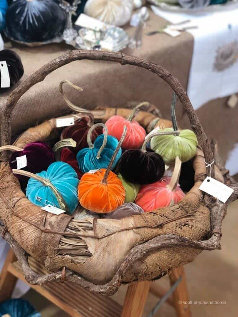 vintage-market-days-event-material-treasures