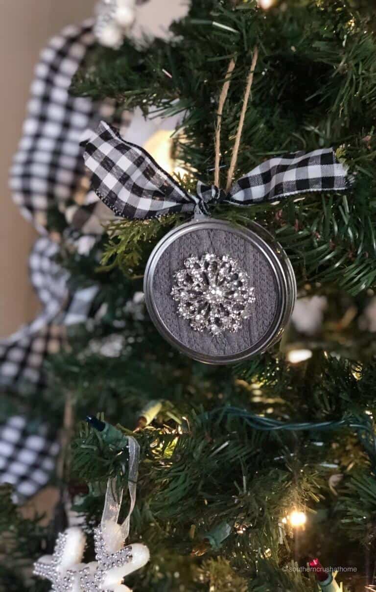 Easy Mason Jar Lid Ornaments For Christmas