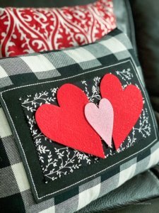 final-valentines-pillow-diy