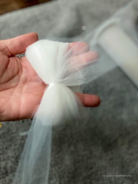 How to Make a Tulle Bow * Moms and Crafters