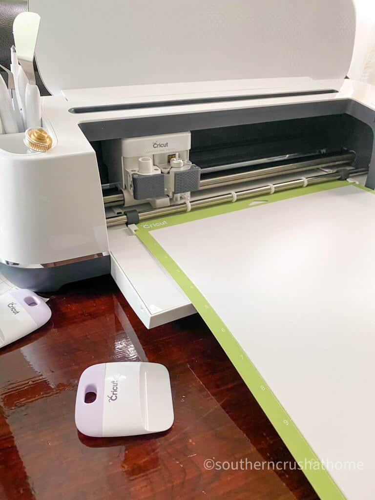 EASY CRICUT HALLOWEEN DIY cricut maker with cutting mat and vinyl
