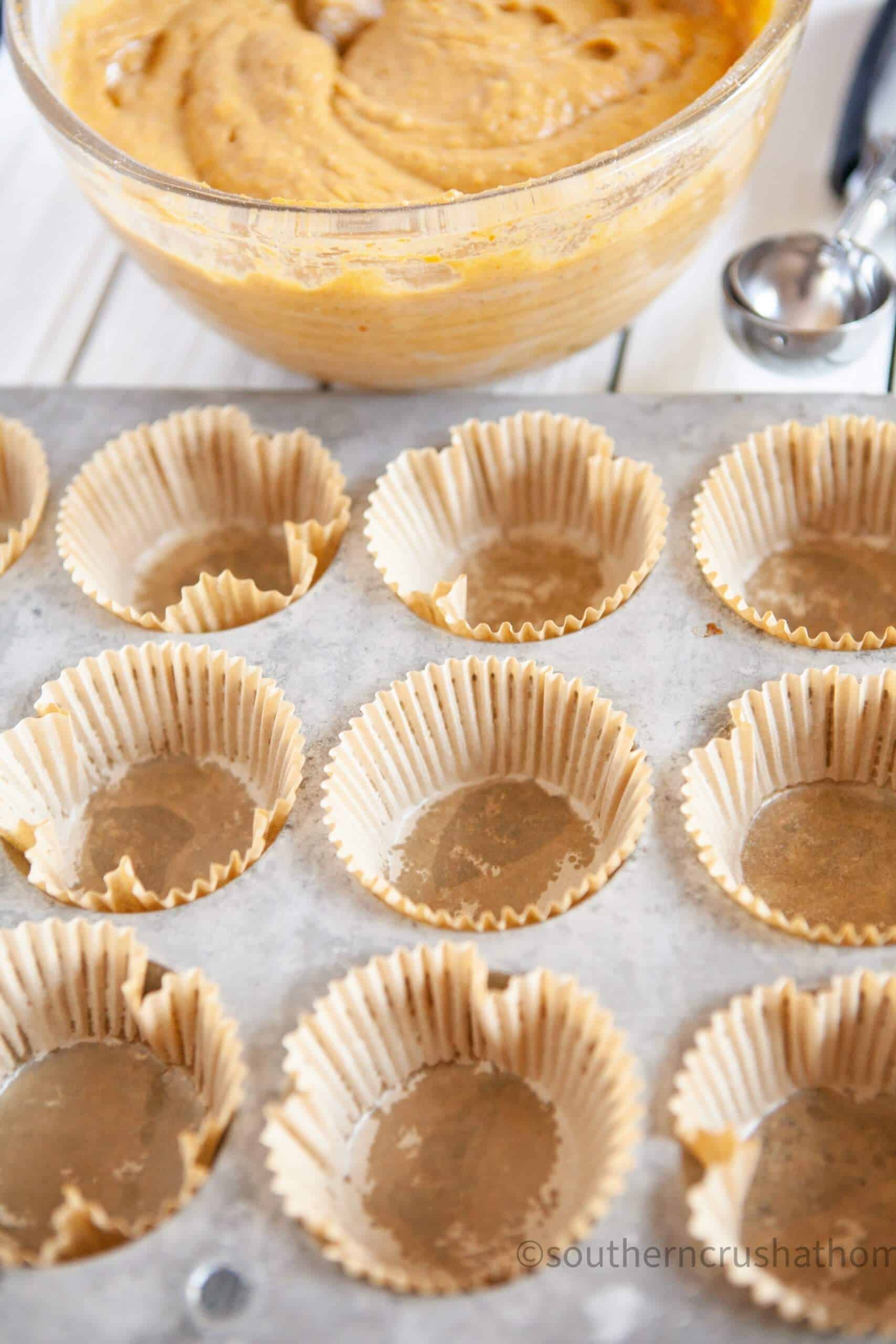 3 ingredient pumpkin muffins baking cups