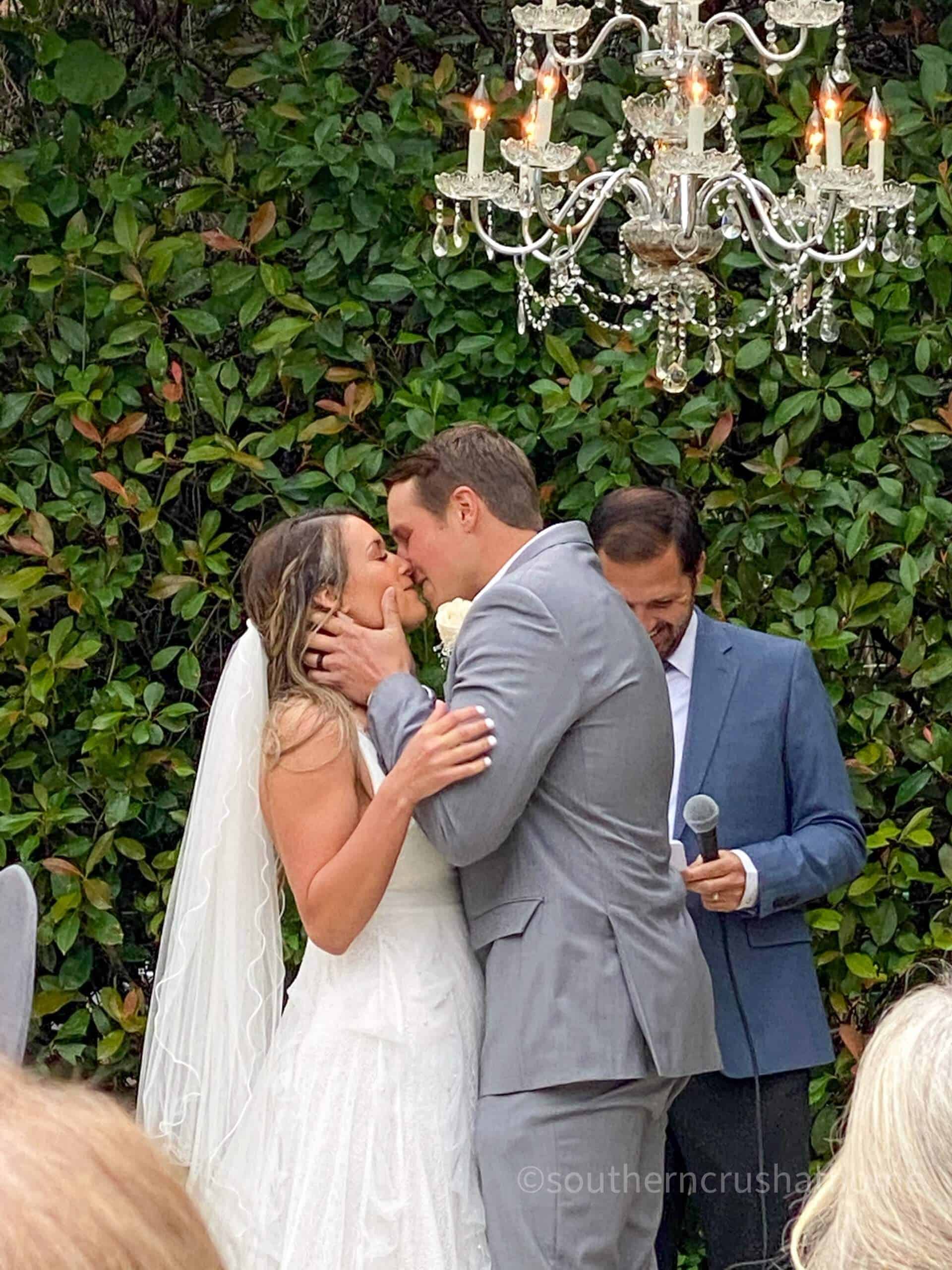 Bingham House Queen Wedding bride and groom