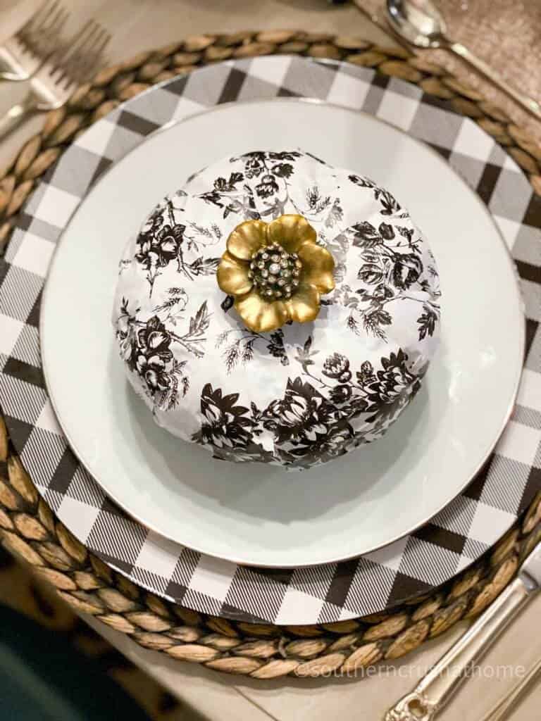 black and white floral pumpkin top