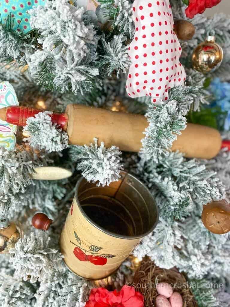 Pioneer Woman themed Christmas Tree vintage decorating ideas