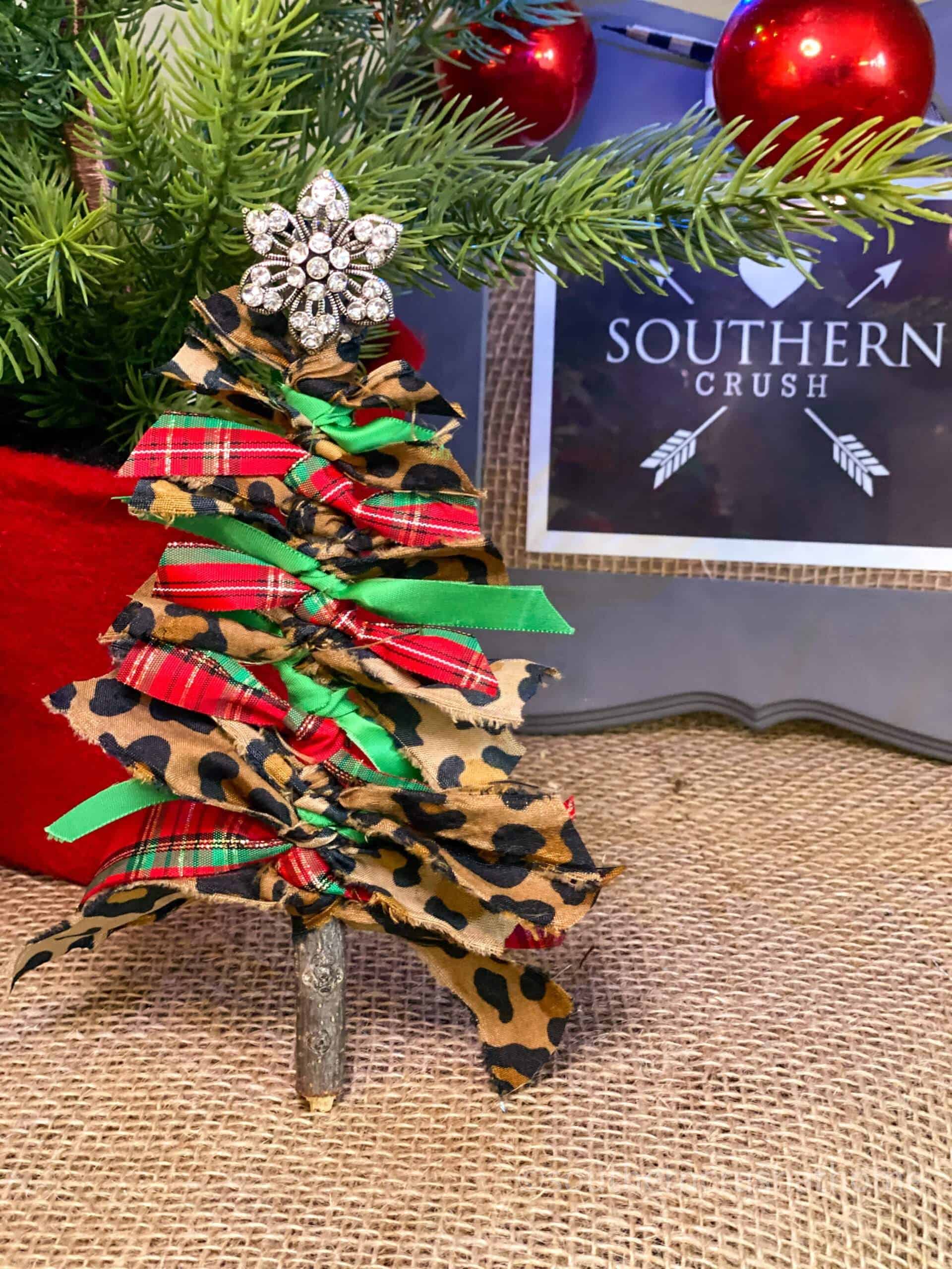 How to Make a Scrap Fabric Tree Ornament for the Holidays
