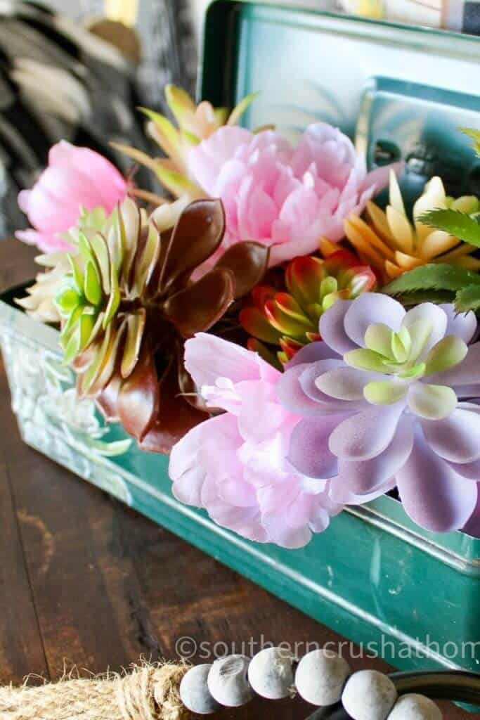 Vintage-Toolbox-Succulent-Display-Feature