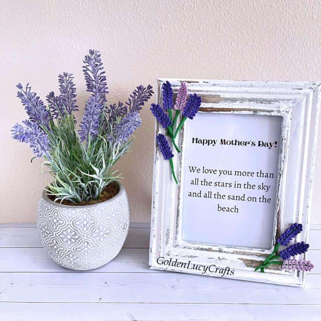 diy mother's day picture frame with lavender flowers