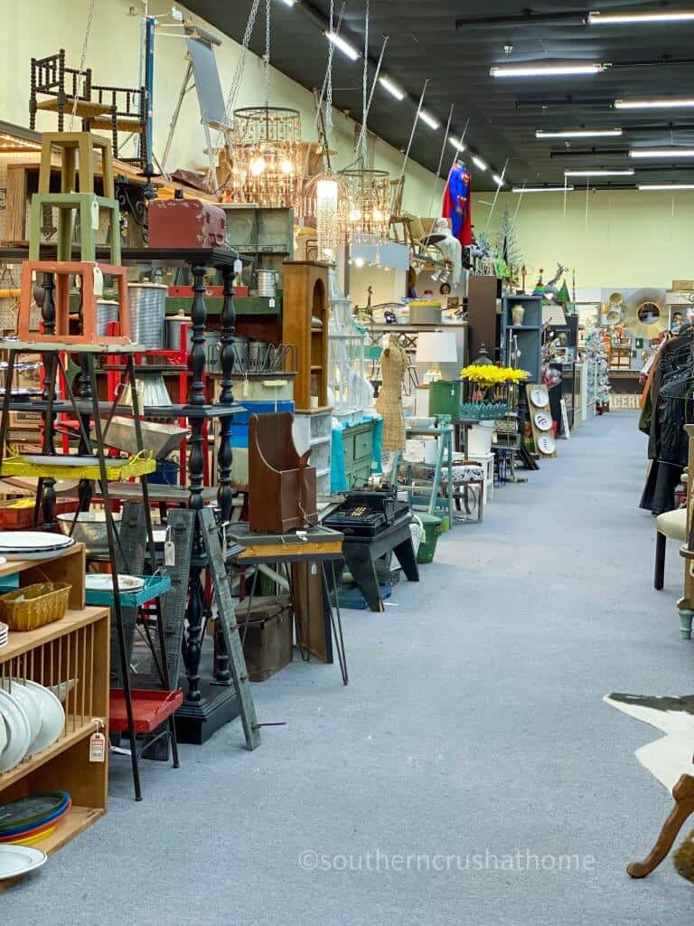 aisle at Lewisville Antique Gallery