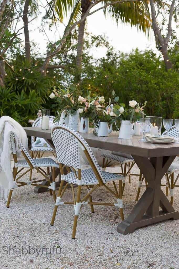 outdoor dining room