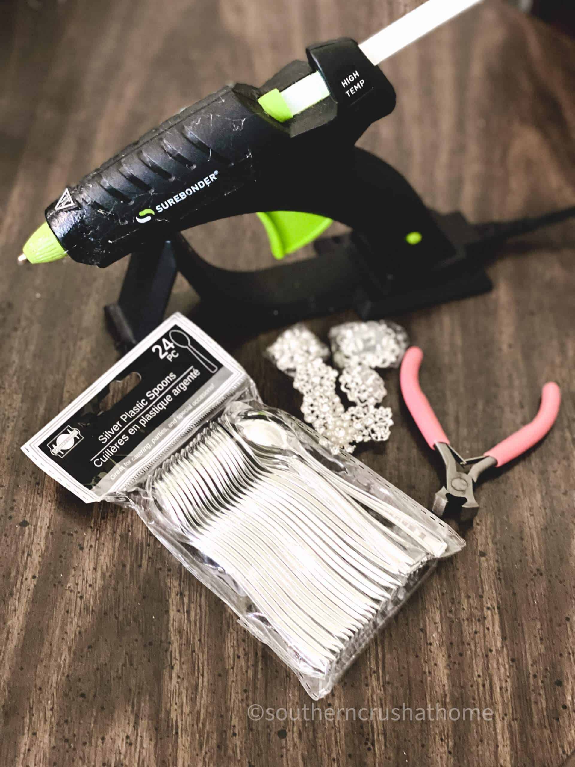 Dragonfly Craft Idea (Using Dollar Tree Plastic Spoons)