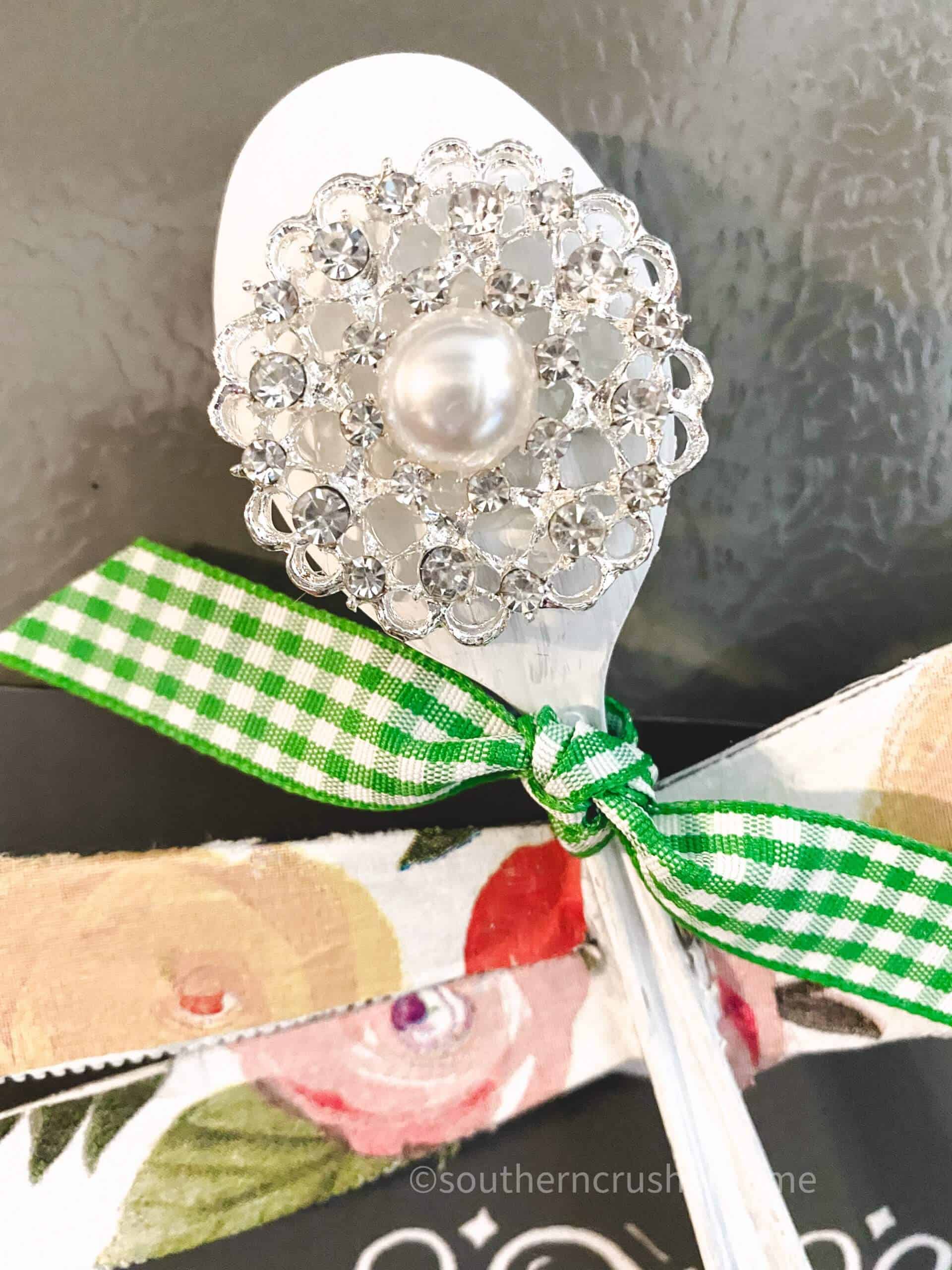 Dragonfly Craft Idea (Using Dollar Tree Plastic Spoons)