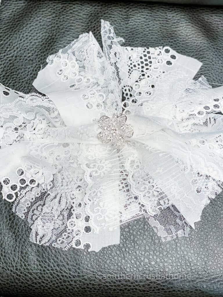 lace messy bow finished