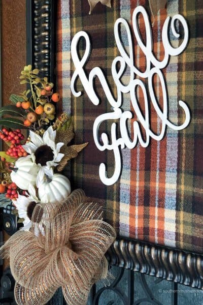 easy mesh bow shown on fall sign
