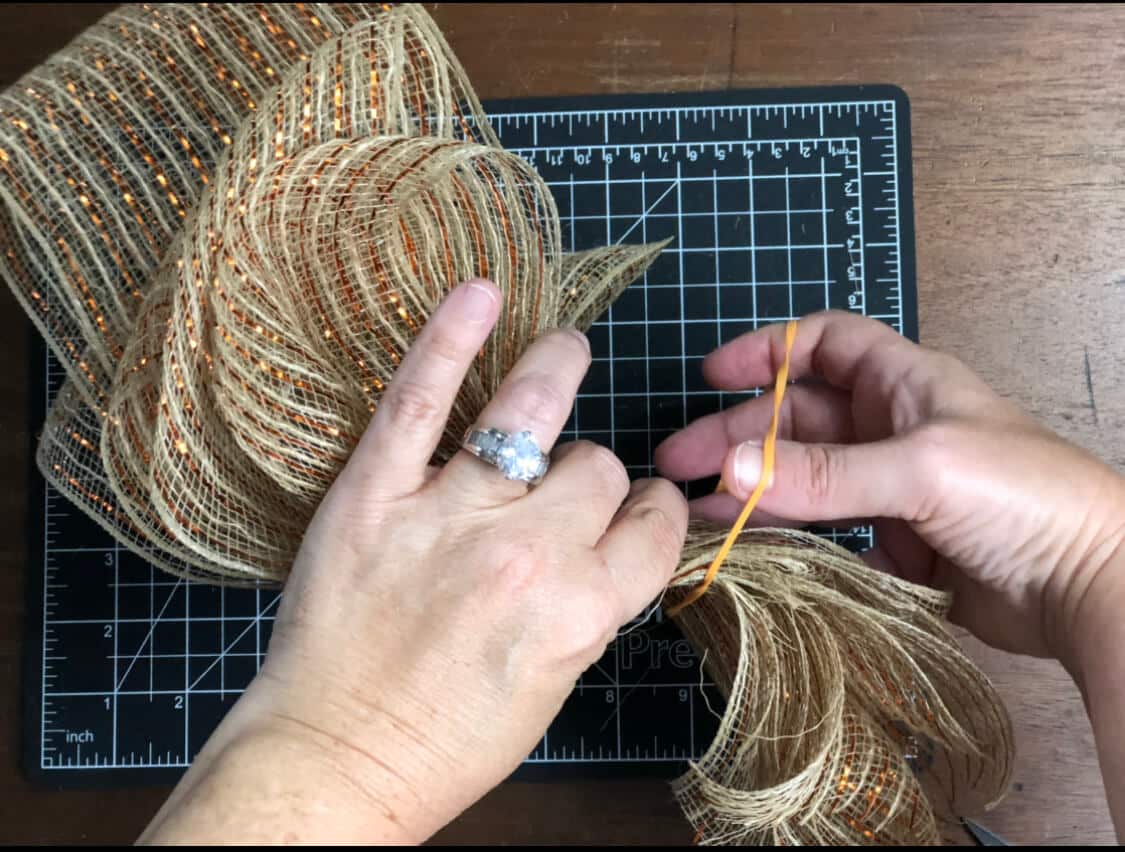 How to Make an Easy Mesh Bow (for a Wreath) Southern Crush at Home