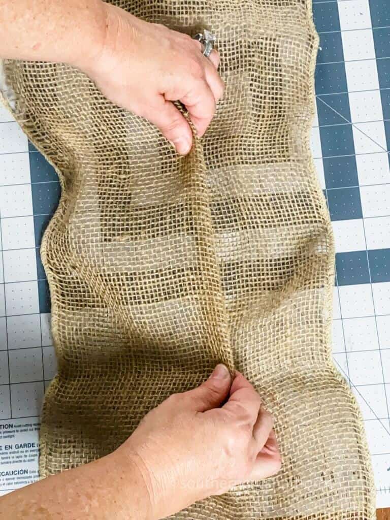 layering burlap for diy bow