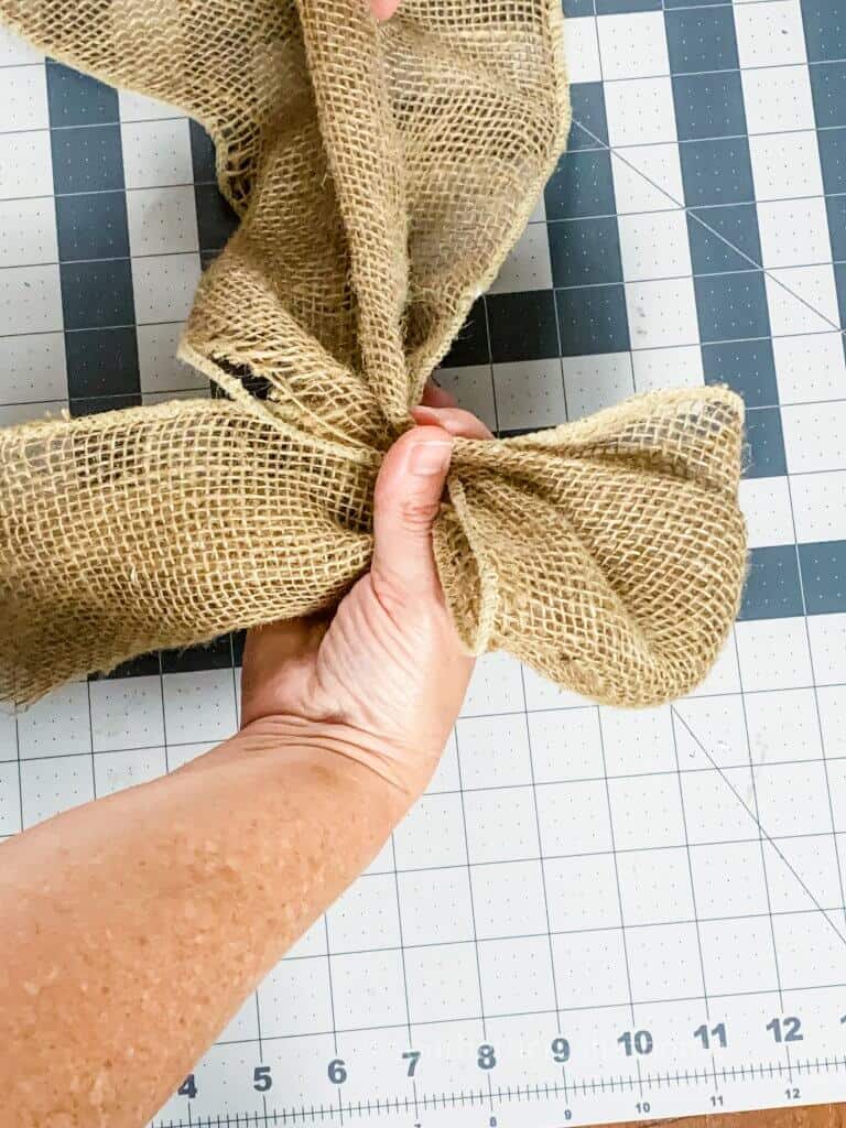 folding burlap for diy bow