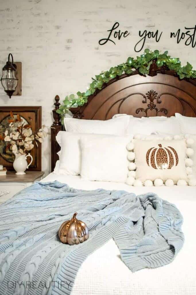 cozy fall bedroom decor