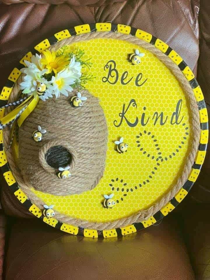 Bee Kind Pizza Pan