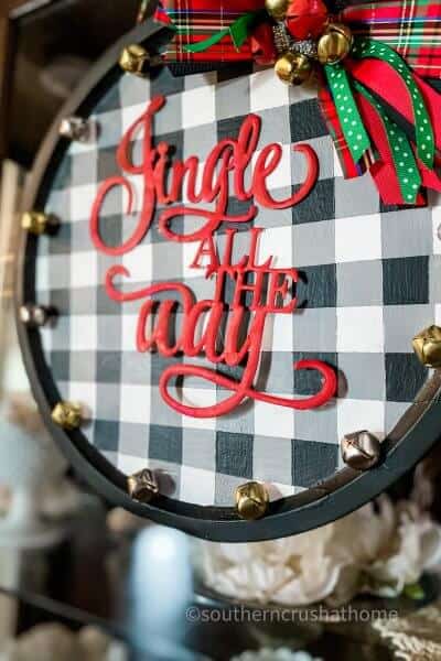 DT Buffalo Check Christmas Pizza Pan Wreath