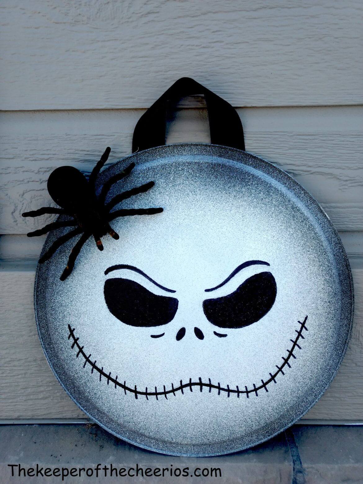 halloween pizza pan door hanger