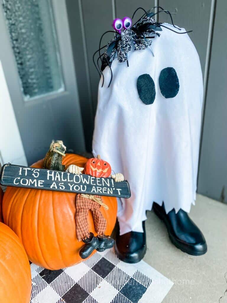 How to Make a Pool Noodle Halloween DIY Ghost