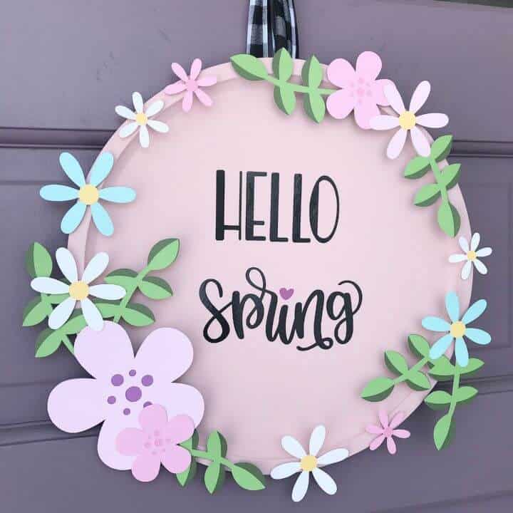 Spring-pizza-pan-wreath-hanging-on-the-front-door