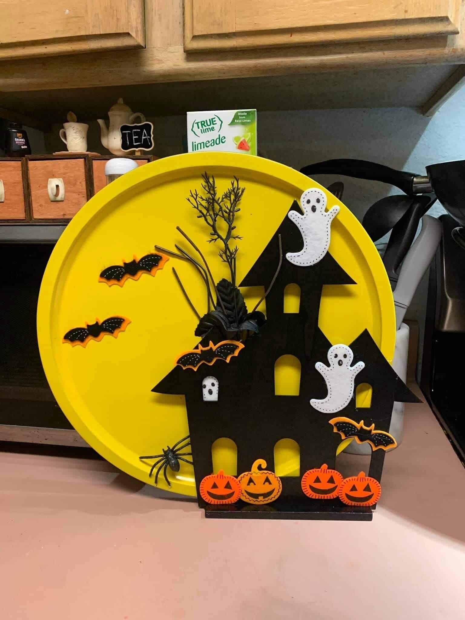 haunted house black and yellow pizza pan