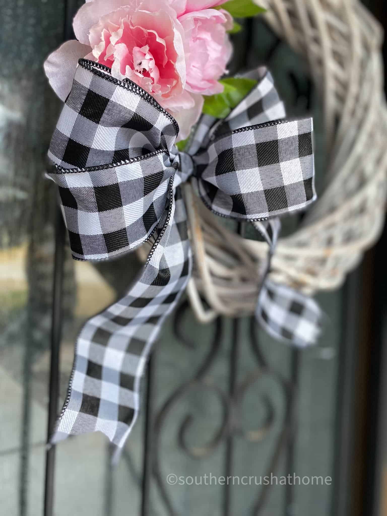 How to Make an Easy Wreath Bow using Pillowcase Fabric Southern Crush