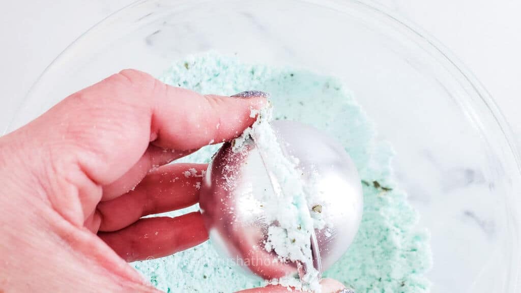 bath bomb mold with ingredients