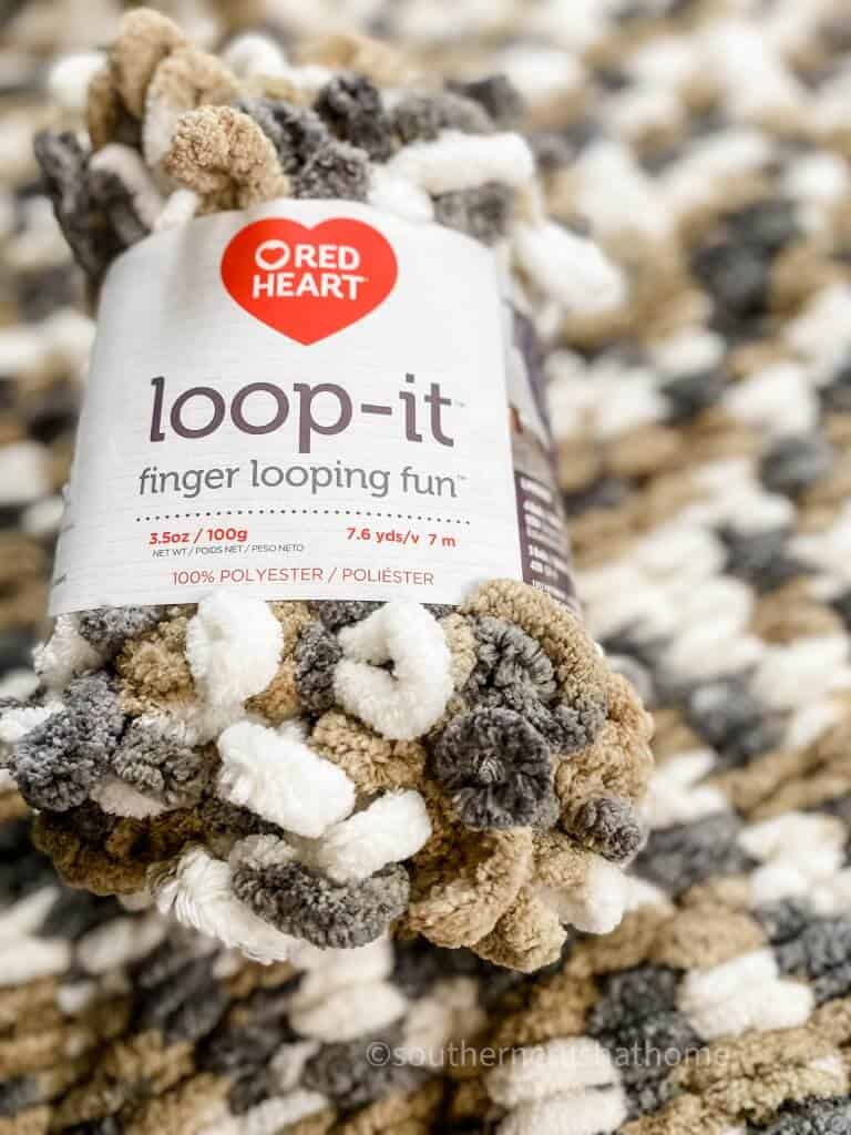 loop it finger looping yarn for chunky blanket